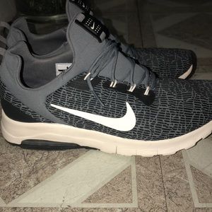 nike wmns air max motion racer